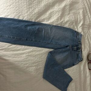 Madewell vintage straight leg jeans size 23. Medium wear and have been washed.
